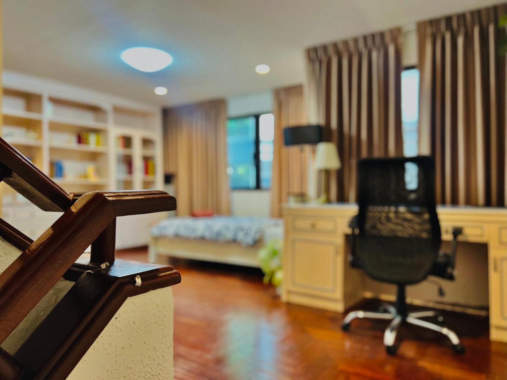 7 Beds Emquartier Btsthonglor Phrom Phong Villa *
