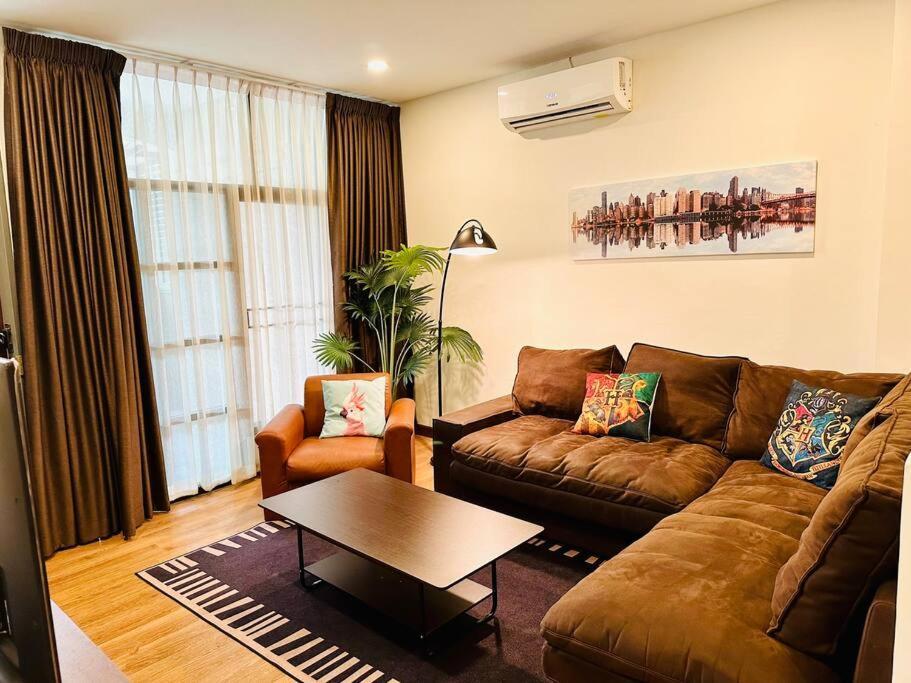 7 Beds Emquartier Btsthonglor Phrom Phong Bangkok