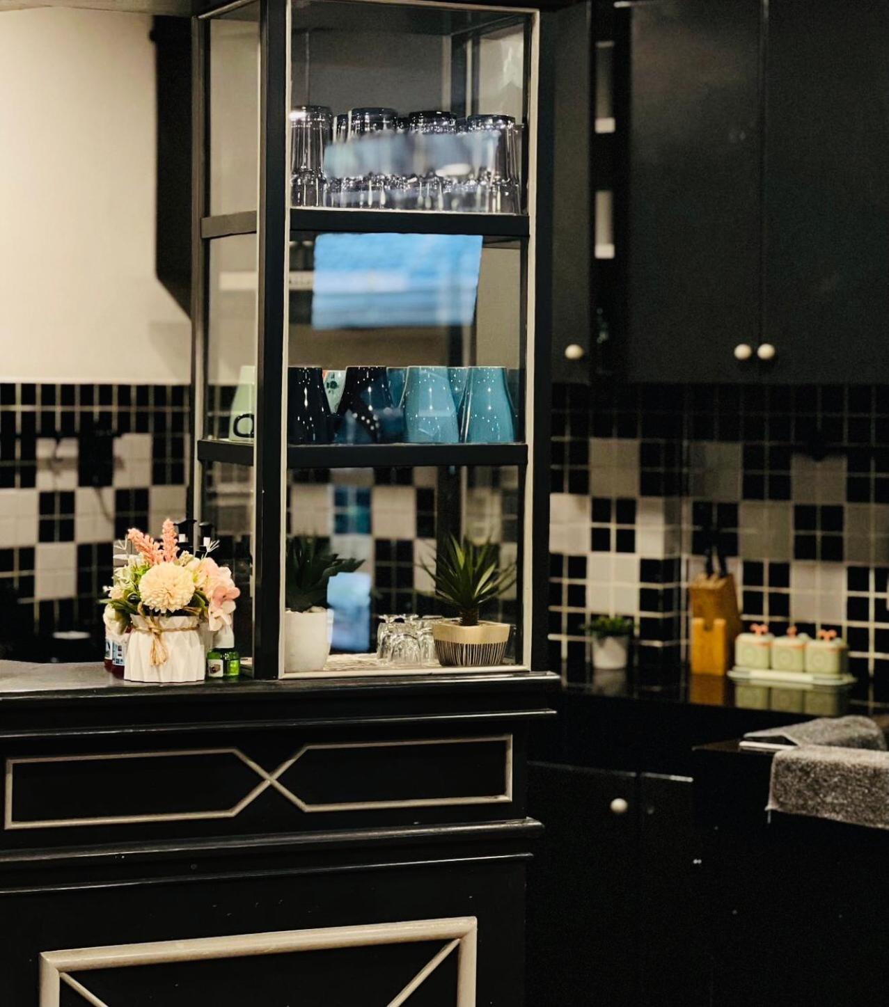 7 Beds Emquartier Btsthonglor Phrom Phong Villa